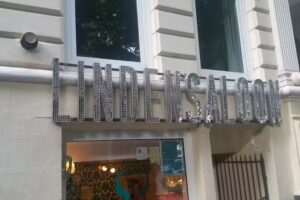 Alev Tan Friseurmeisterin Lindensaloon