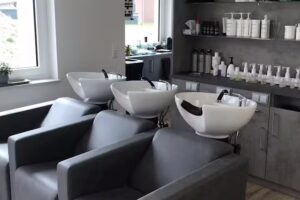 Alexandra Greinert , Haare & Kosmetik