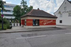 B.B&acute;s Frisuren