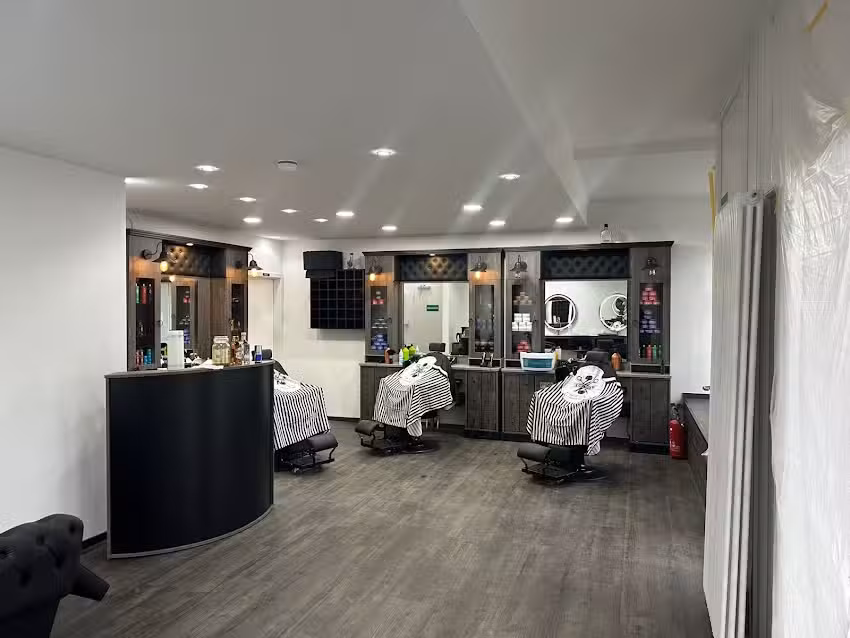 Bom&eacute; Cut Barber Shop