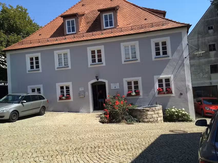 Burgfris&ouml;r Anneliese