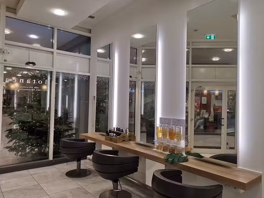 CAROLIN HOFER // Friseur auf der K&ouml;nigsallee