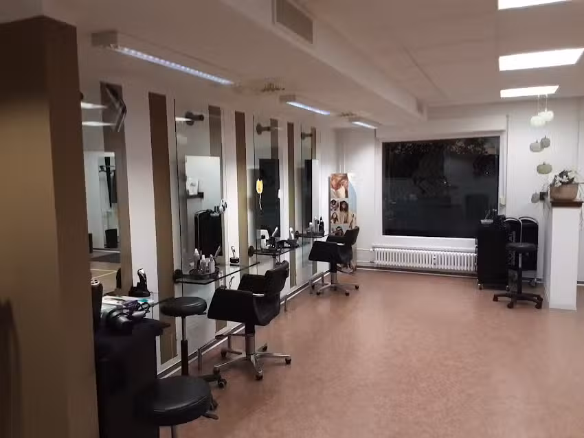 Charmant &ndash; Friseur GmbH