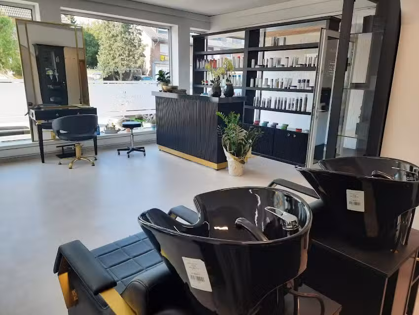 Claudia&rsquo;s Salon