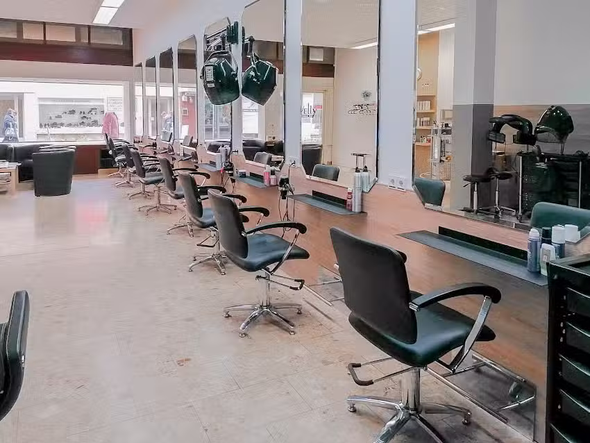 Coiffure Velly in Stuttgart Rathauspassage | Dein Friseur ohne Termine