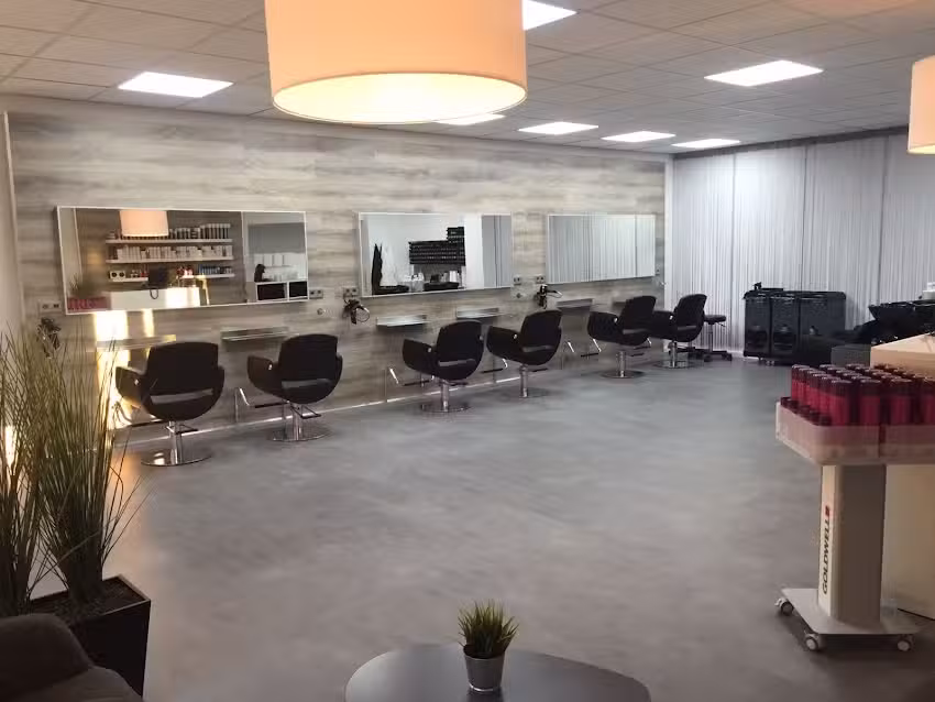 Coiffure Velly in Vaihingen Enz | Dein Friseur ohne Termine