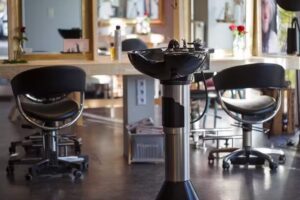 Cut and Style Hairdesign, Experte für Haarverlängerung und Verdichtung, Experte für Balayage und Calligraphy Cut