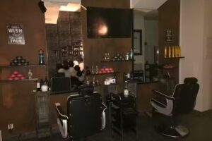 Cut by Us &ndash; Hairstylist