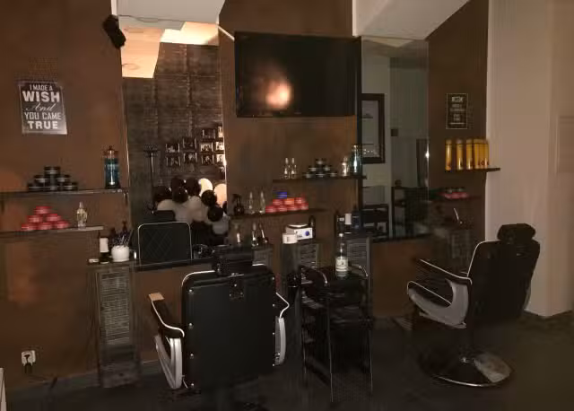 Cut by Us &ndash; Hairstylist