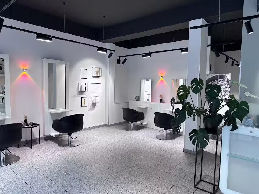 Cut & Color Friseure