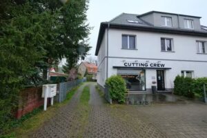 Cutting Crew Mary-Ann Schwonke