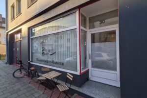 De Swarte Kopp &ndash; Haarsnieder un Barbeer