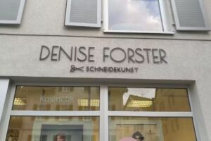 Denise Forster Schneidekunst