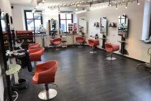 Die Friseure by René Kainz