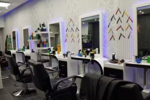 EC LIPS SALON