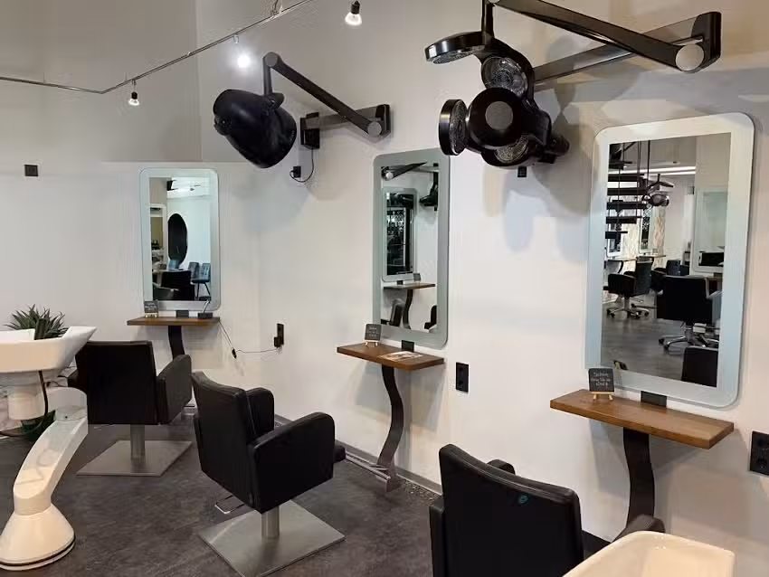 Ella&rsquo;s Beauty Center