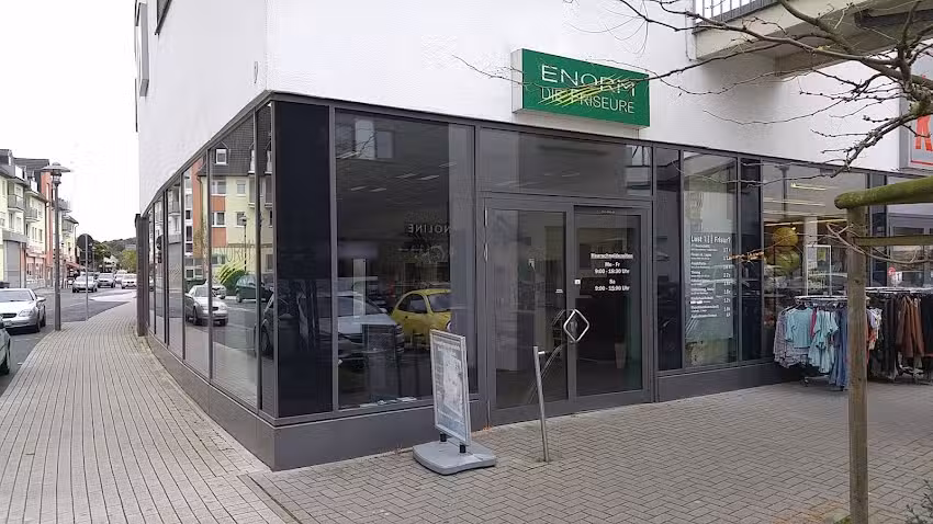 ENORM &ndash; Die Friseure