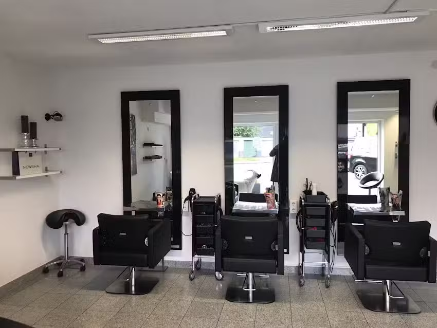 ESTHER&rsquo;S Hair Lounge