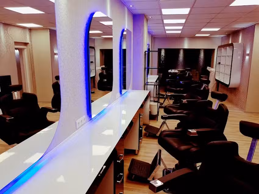 Friend&rsquo;s Hair Lounge