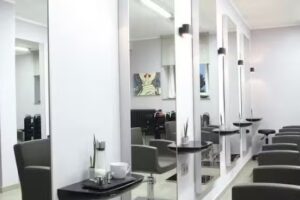 Friseur Angela Kahriman