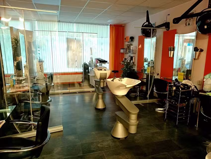 Friseur Hair Performance Tina R.