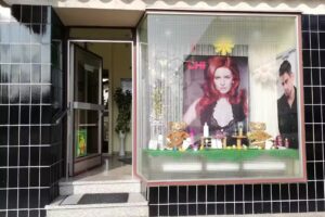 Friseur K. Geimer bei Petras Haar-Team