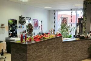 Friseur & Kosmetik Charmant GmbH