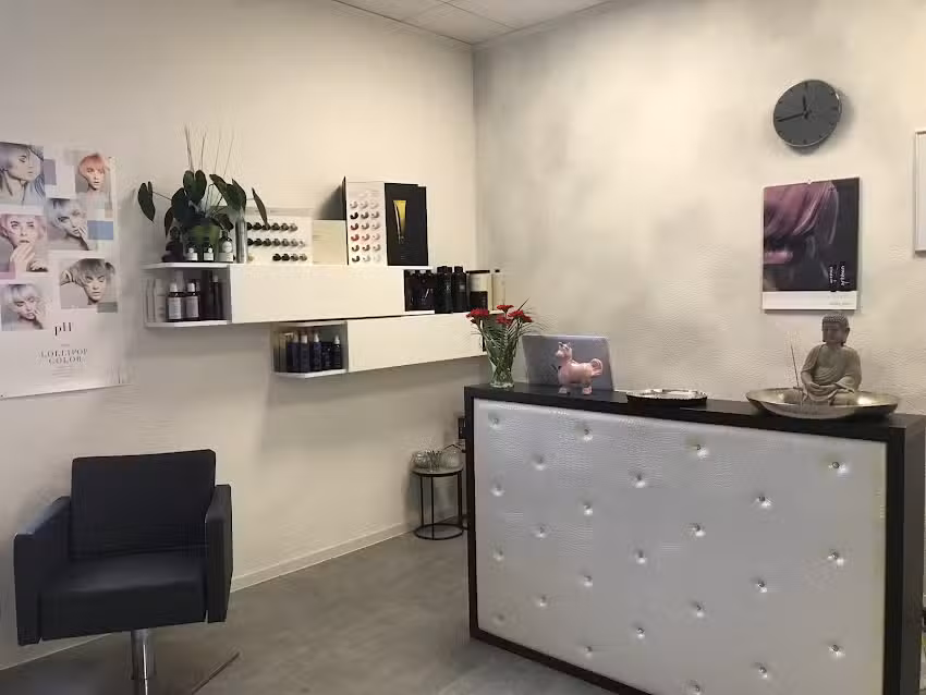 Friseur-Lounge &ndash; Damen und Herrenfriseur