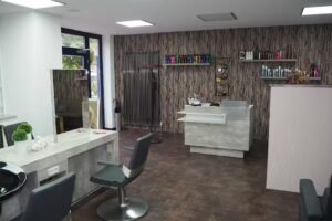 Friseur & Per&uuml;cken Salon Schnittstelle &ndash; Die Zweithaarspezialisten