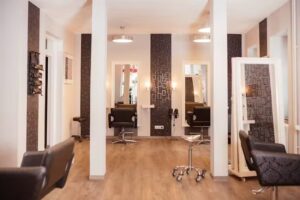 Friseur & Salon Haarscharf &ndash; Colorationen &ndash; Haarschnitt &ndash; Brautfrisuren &ndash; Haarverl&auml;ngerungen