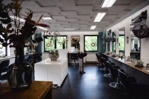 Friseur Shenoa Martini Artists Riegelsberg I Spezialist f&uuml;r Balayage und Haarverl&auml;ngerung