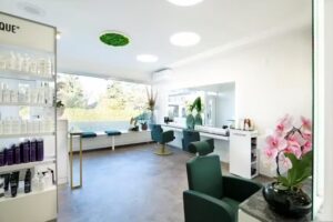 Friseur Varvara Gatsouli Hair · Beauty / la biosthetique Salon