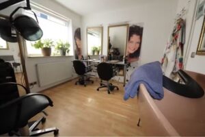 Friseurmeisterin Eshrat Rashedi