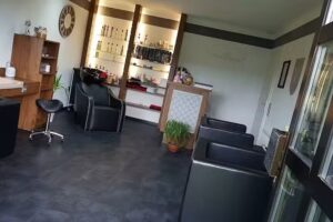 Friseursalon Gl&uuml;cksstr&auml;hne