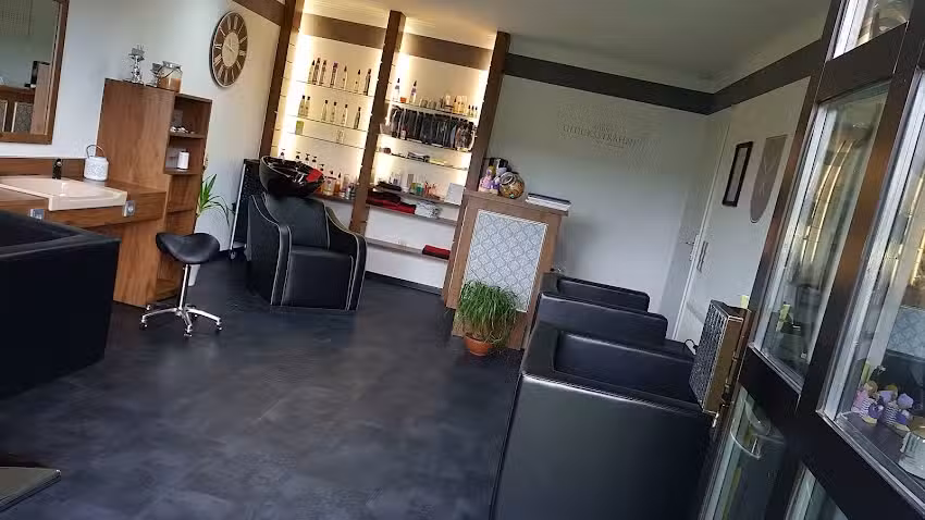 Friseursalon Gl&uuml;cksstr&auml;hne