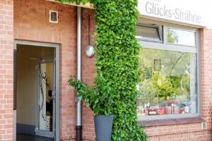Friseursalon Gl&uuml;cksstr&auml;hne