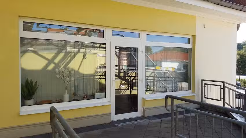 Friseursalon &bdquo;Haarscharf&ldquo;