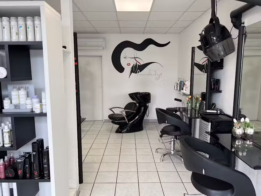 Friseursalon ,, haarstr&auml;ubend gut,,