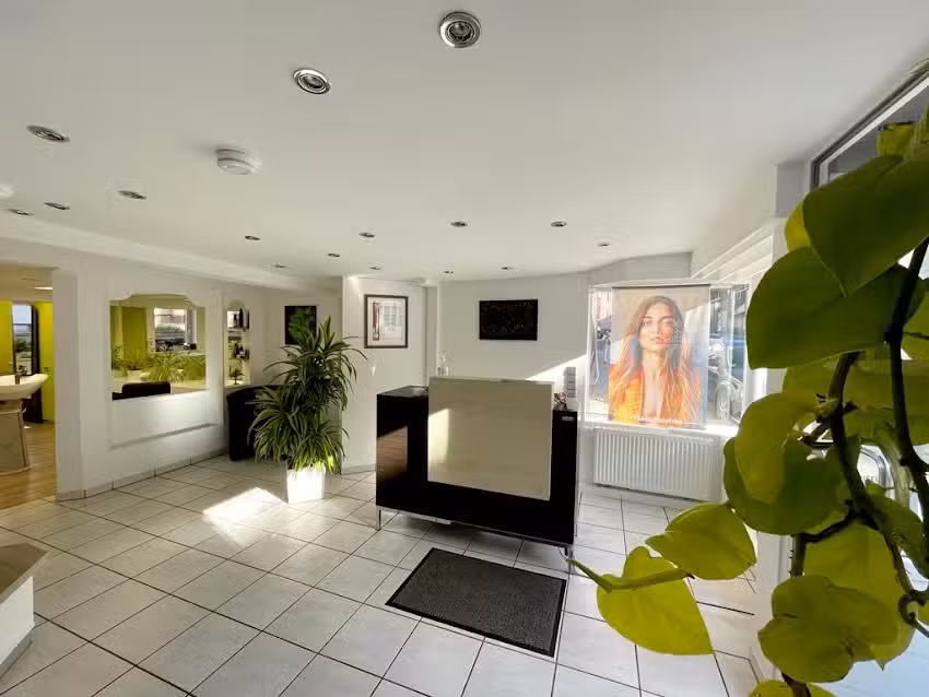 Friseursalon &bdquo;Highlight&ldquo;, Inhaberin Martina Held