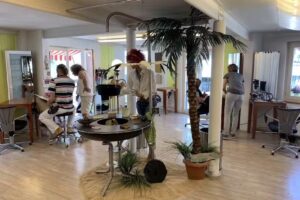 fris&ouml;r_im_ hinterhof