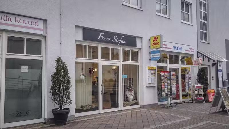 Fris&ouml;r Stefan im Pferseepark