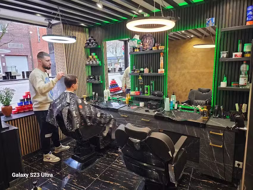 Glow Up Barber und Friseur