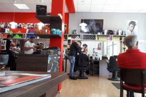 💈 Goldene Finger: Friseursalon (صالون حلاقة)