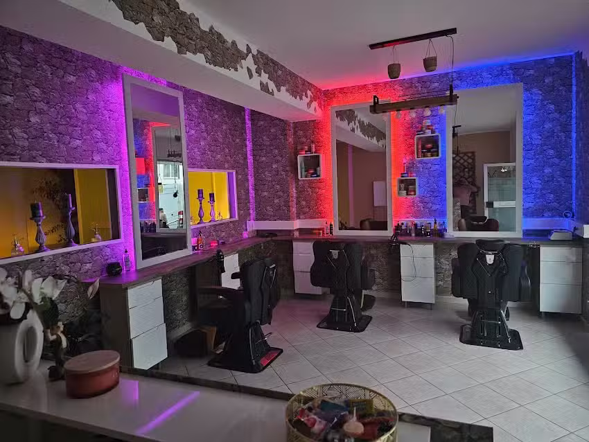 Haare Schnitt bei Salah