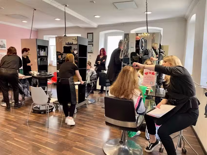 Haare und Kunst Friseur &Ouml;hringen