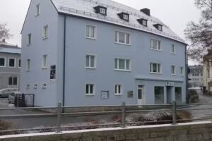 Haarscharf und Nagelneu – Irina Langner