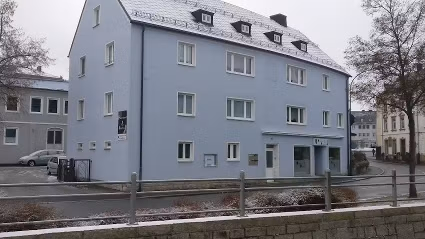 Haarscharf und Nagelneu &ndash; Irina Langner