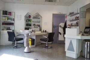 Haarstudio auf Emst Areti Kura