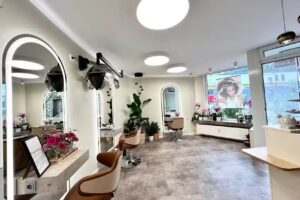 Hairstyle by Le Binh Dorn