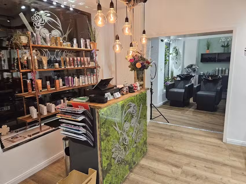 Happy Lou Hair by Louisa Hensel